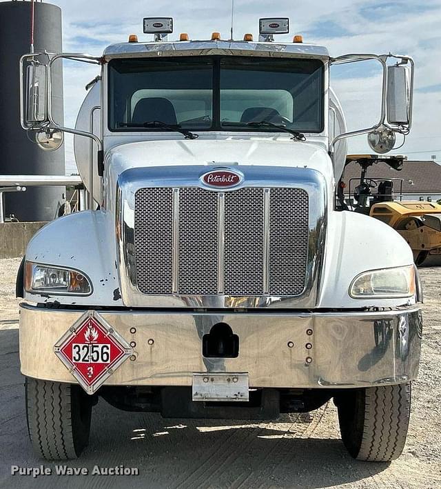 Image of Peterbilt 340 equipment image 1