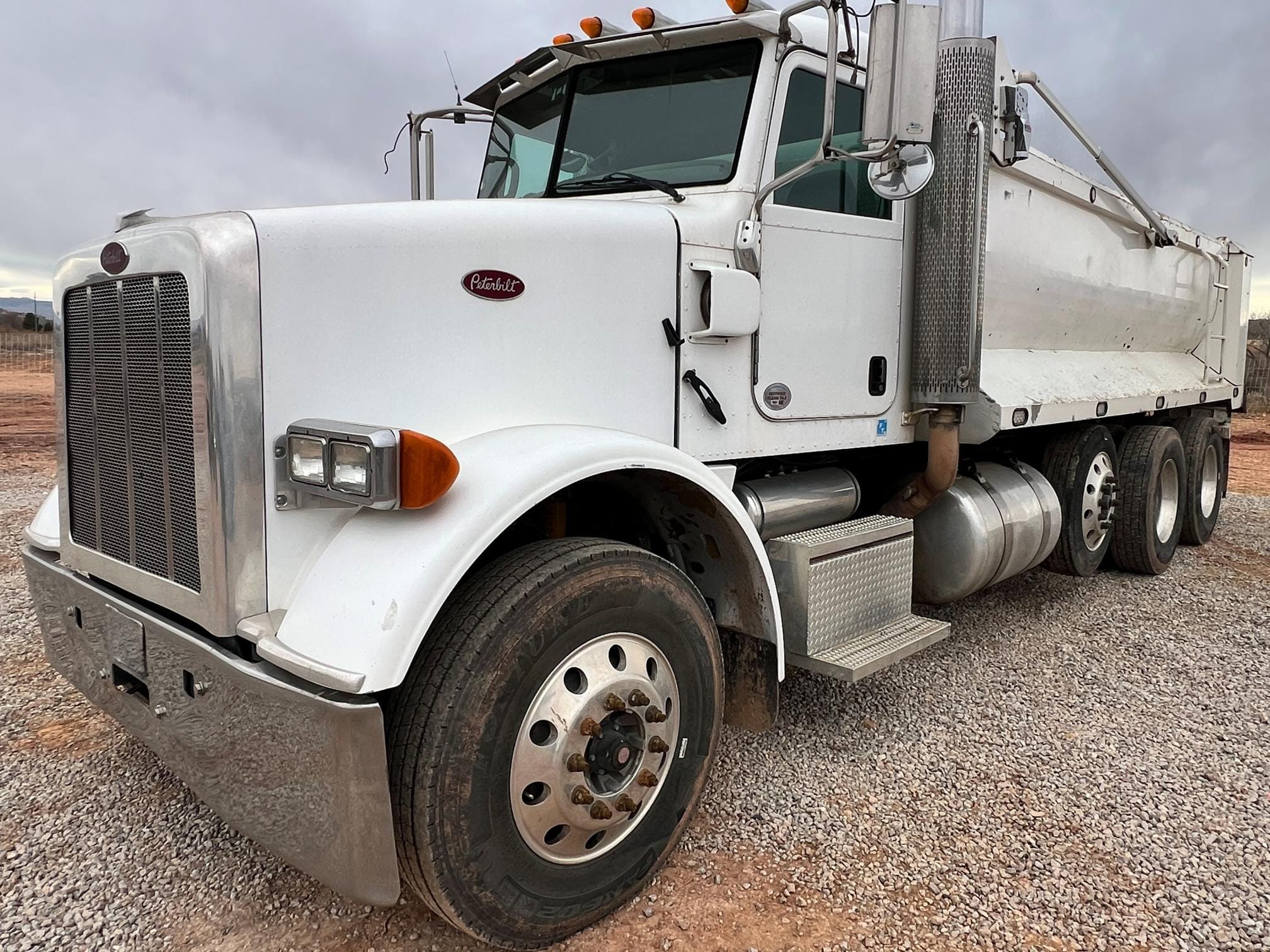 2010 Peterbilt 365 Equipment Image0