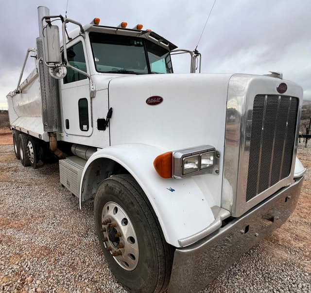 Image of Peterbilt 365 equipment image 2