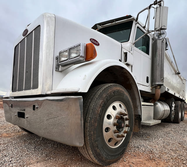 Image of Peterbilt 365 equipment image 3