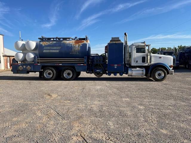 Image of Peterbilt 367 equipment image 3