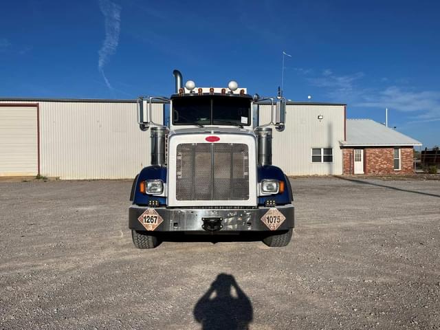 Image of Peterbilt 367 equipment image 1
