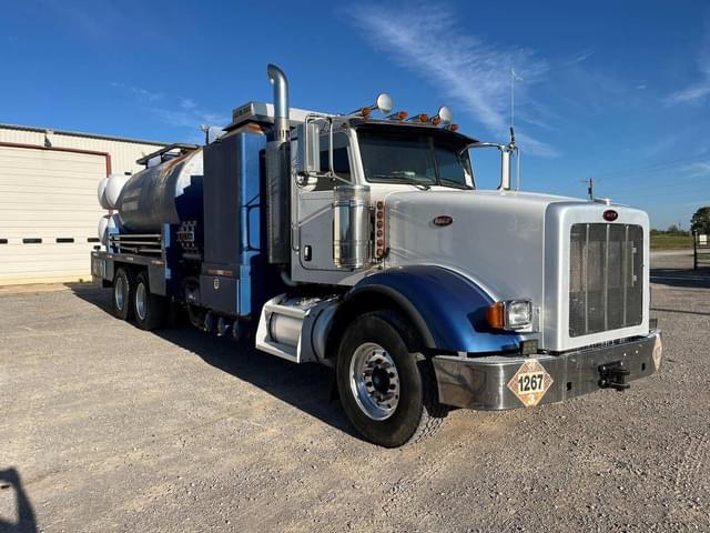 Image of Peterbilt 367 equipment image 2