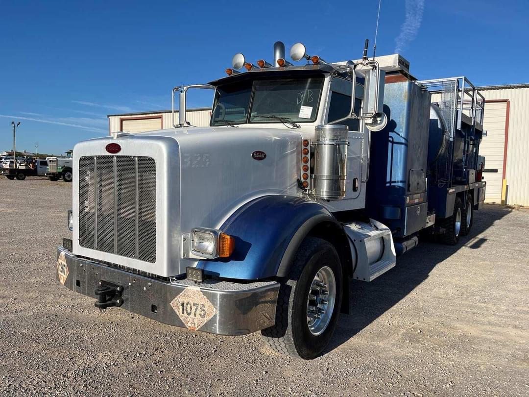 Image of Peterbilt 367 Primary image