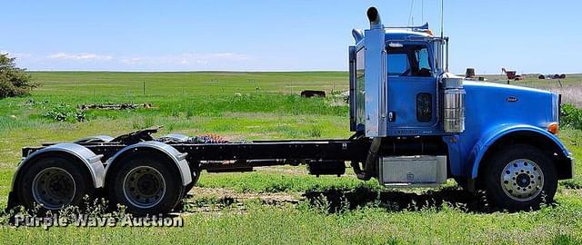 Image of Peterbilt 367 equipment image 3