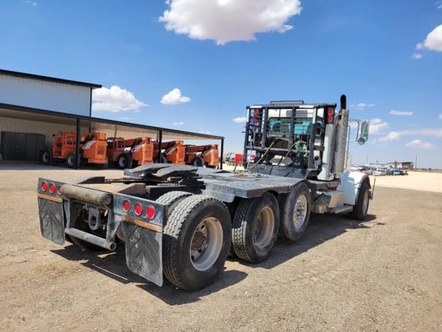 Image of Peterbilt 367 equipment image 4