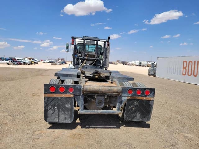 Image of Peterbilt 367 equipment image 3