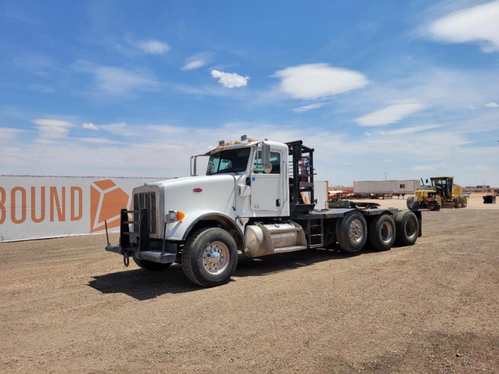 2010 Peterbilt 367 Equipment Image0
