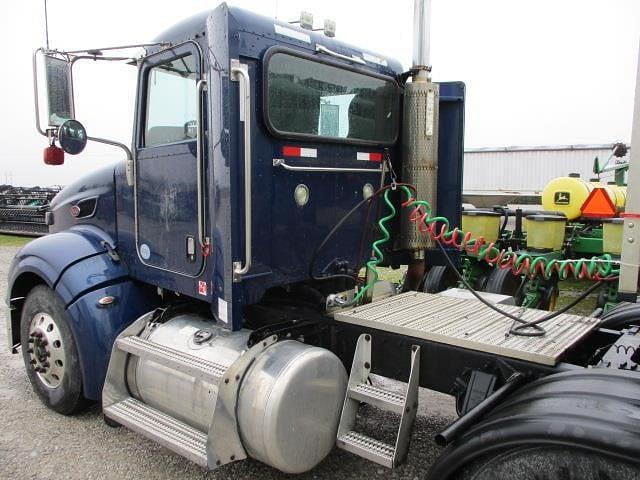 Image of Peterbilt 386 equipment image 4