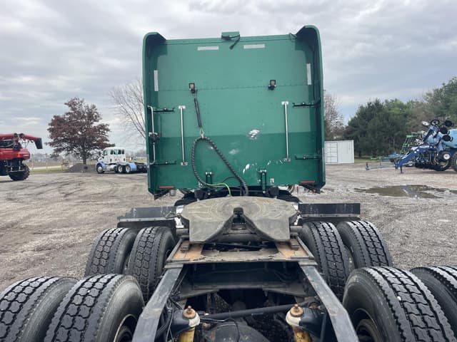 Image of Peterbilt 386 equipment image 3