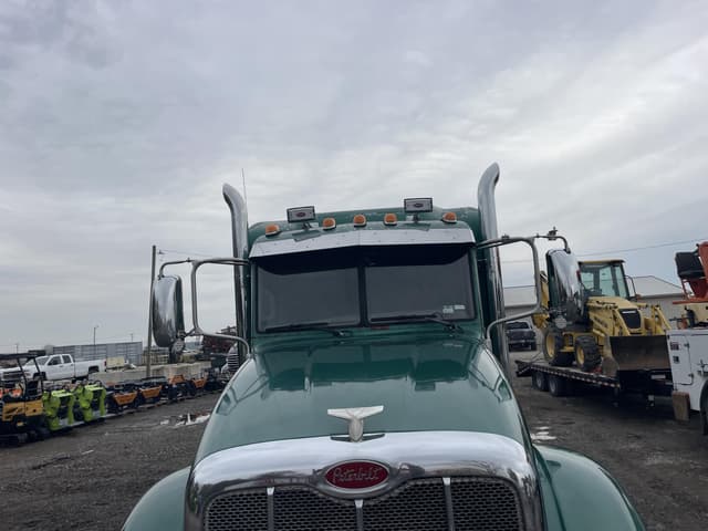 Image of Peterbilt 386 equipment image 2