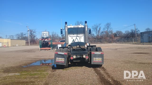 Image of Peterbilt 386 equipment image 3