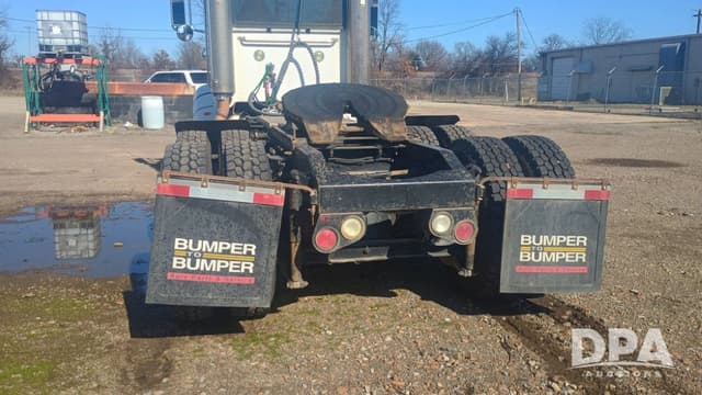 Image of Peterbilt 386 equipment image 4