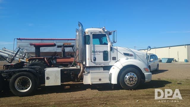 Image of Peterbilt 386 equipment image 1