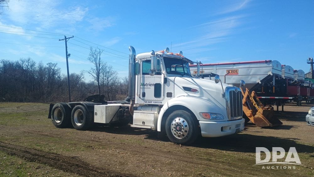 2010 Peterbilt 386 Equipment Image0