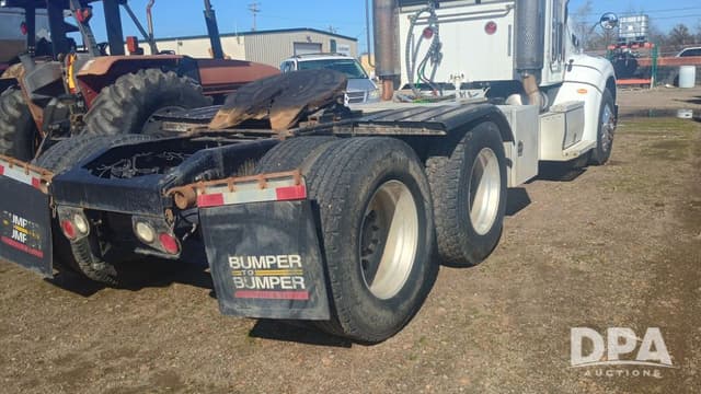 Image of Peterbilt 386 equipment image 2