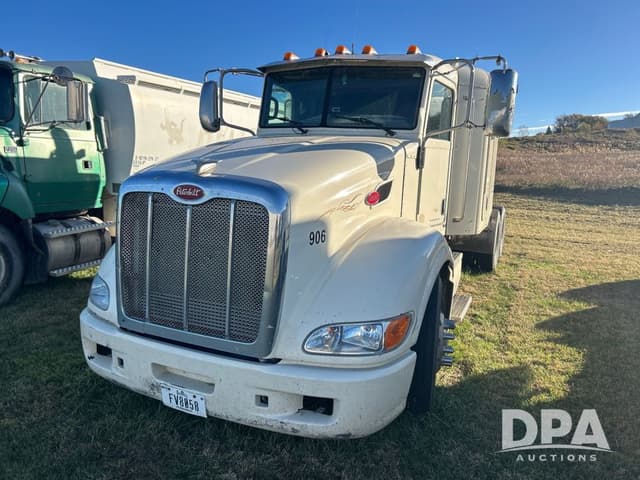 Image of Peterbilt 386 equipment image 2