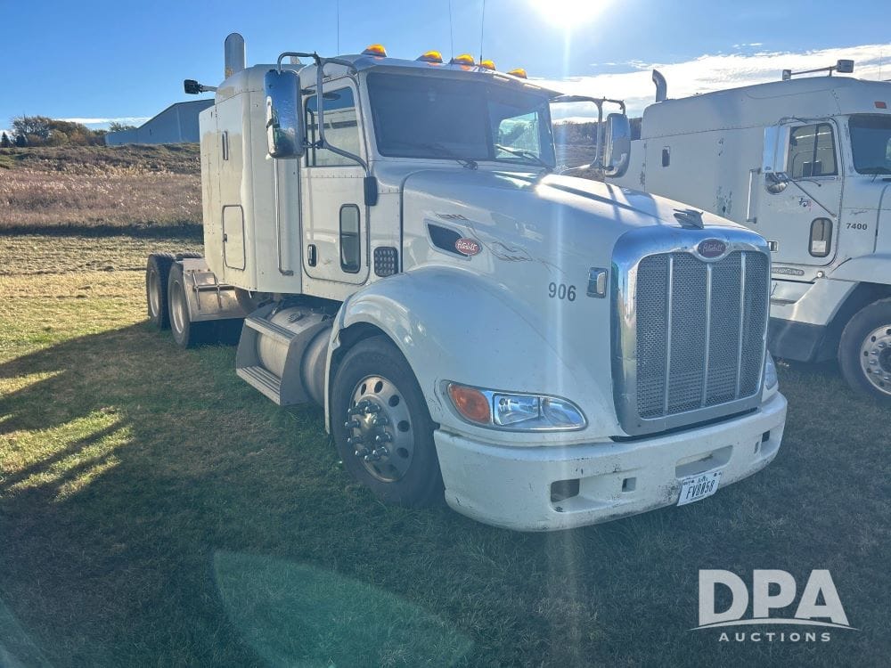 2010 Peterbilt 386 Equipment Image0