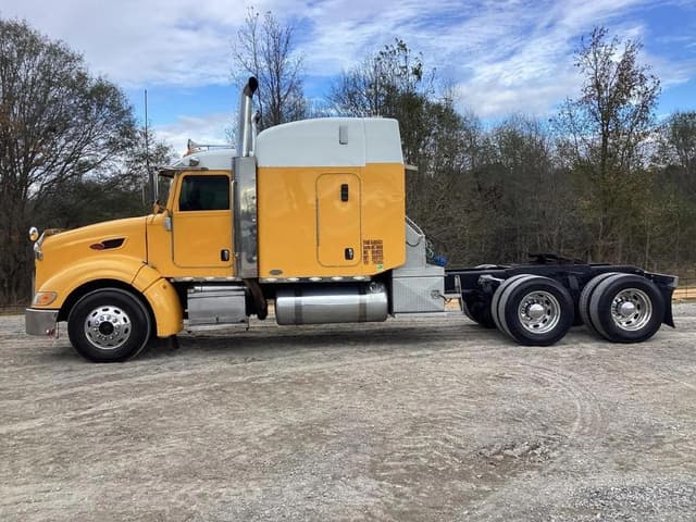 Image of Peterbilt 386 equipment image 1