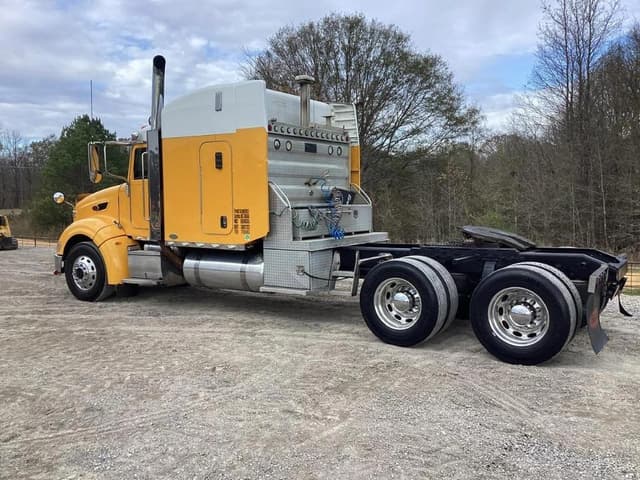 Image of Peterbilt 386 equipment image 2
