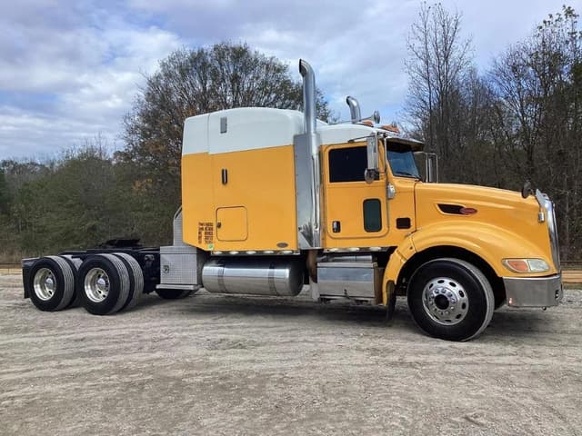 Image of Peterbilt 386 equipment image 4