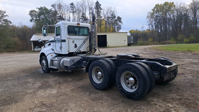 Image of Peterbilt 386 equipment image 2