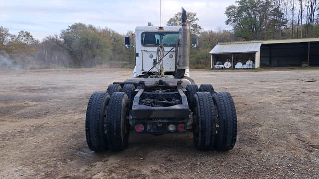 Image of Peterbilt 386 equipment image 3