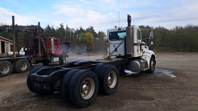 Image of Peterbilt 386 equipment image 4