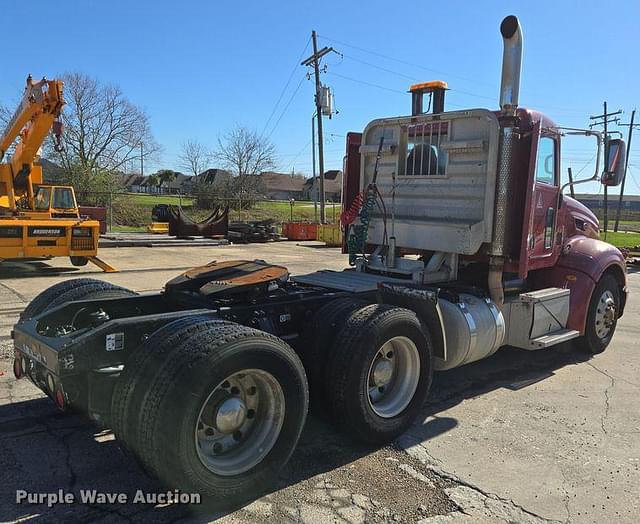 Image of Peterbilt 386 equipment image 4