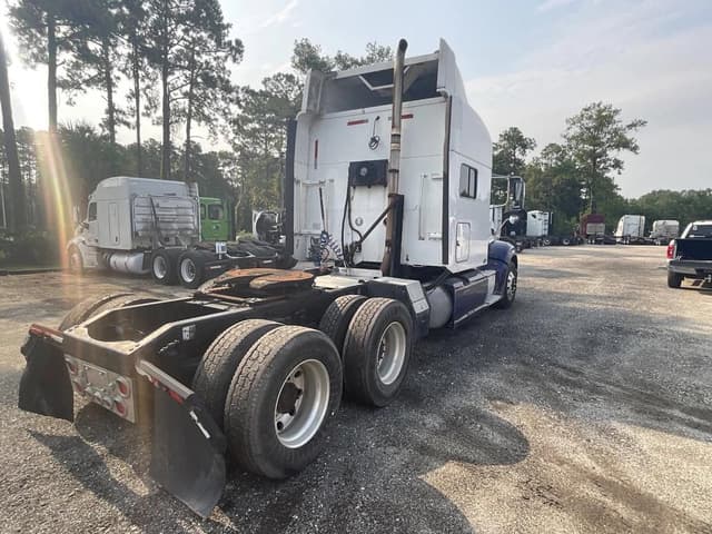 Image of Peterbilt 386 equipment image 4
