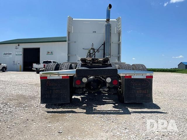 Image of Peterbilt 386 equipment image 3