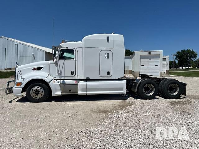 Image of Peterbilt 386 equipment image 1