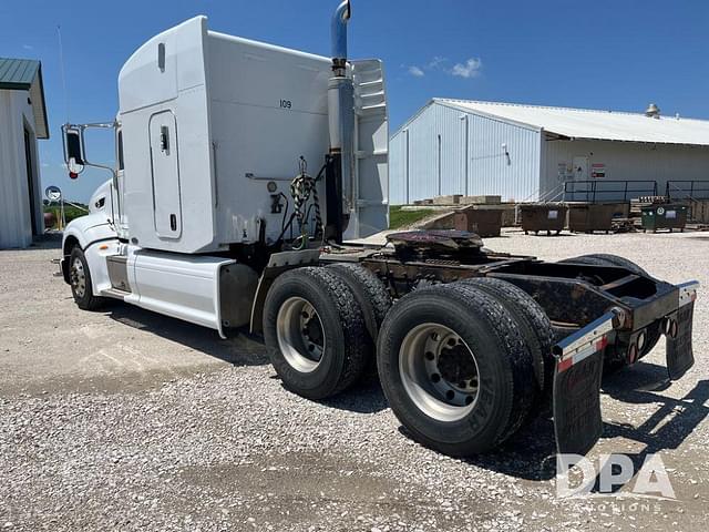 Image of Peterbilt 386 equipment image 2