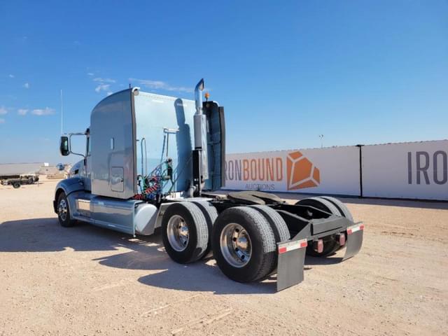 Image of Peterbilt 386 equipment image 2
