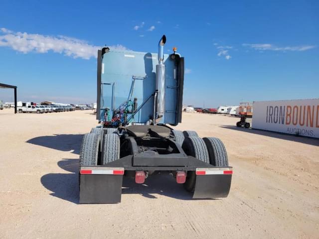 Image of Peterbilt 386 equipment image 3