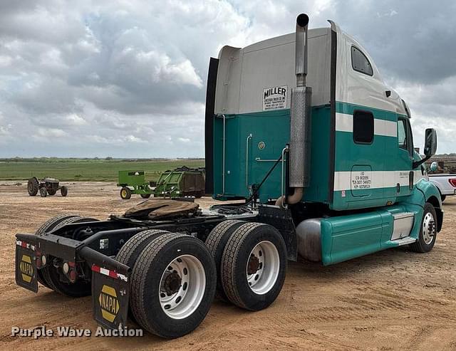 Image of Peterbilt 387 equipment image 4