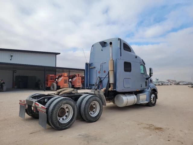 Image of Peterbilt 387 equipment image 4