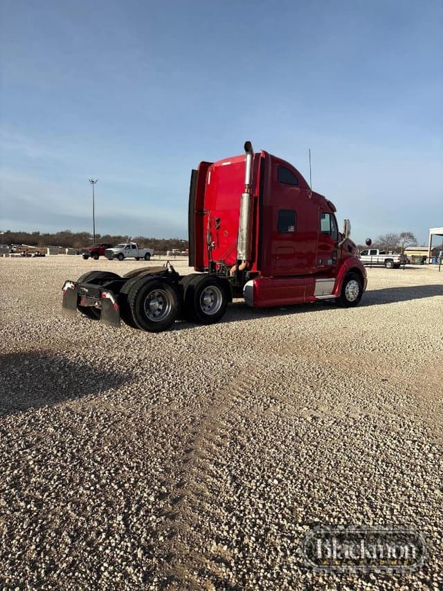 Image of Peterbilt 387 equipment image 2