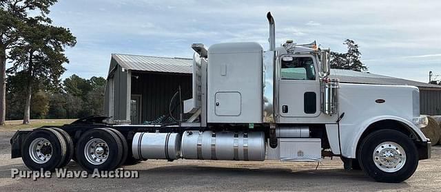 Image of Peterbilt 388 equipment image 3