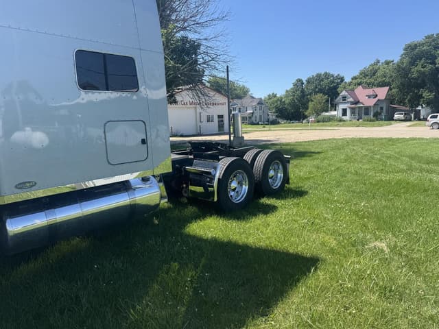 Image of Peterbilt 389 equipment image 3