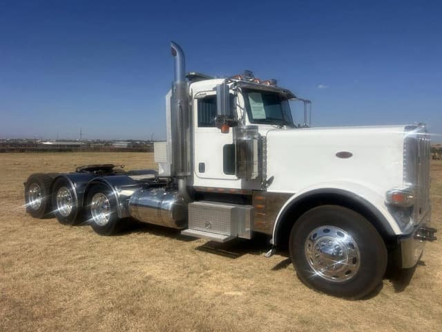 Image of Peterbilt 389 equipment image 1