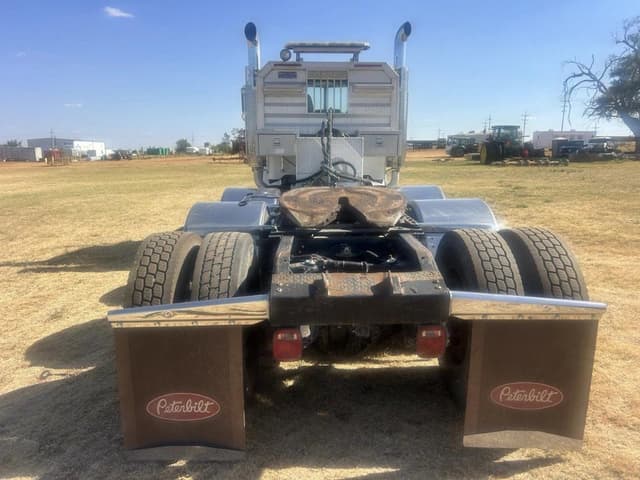 Image of Peterbilt 389 equipment image 4