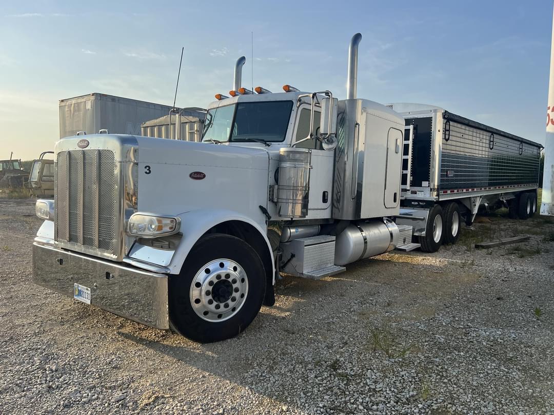 Image of Peterbilt 389 Primary image