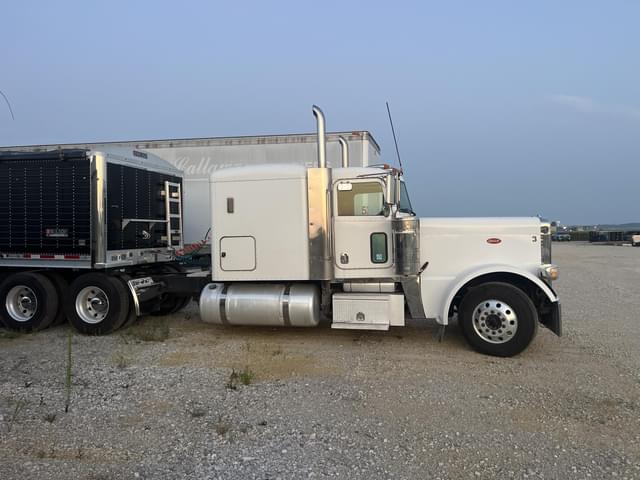 Image of Peterbilt 389 equipment image 4