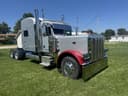 2010 Peterbilt 389 Image
