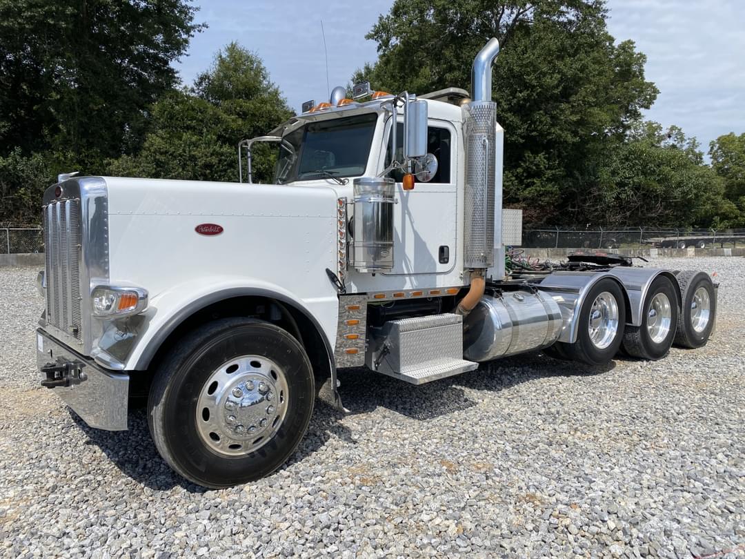 Image of Peterbilt 389 Primary image