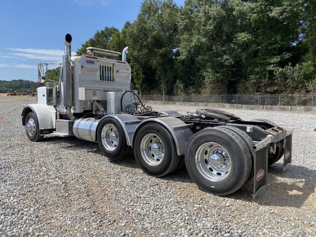 Image of Peterbilt 389 equipment image 1