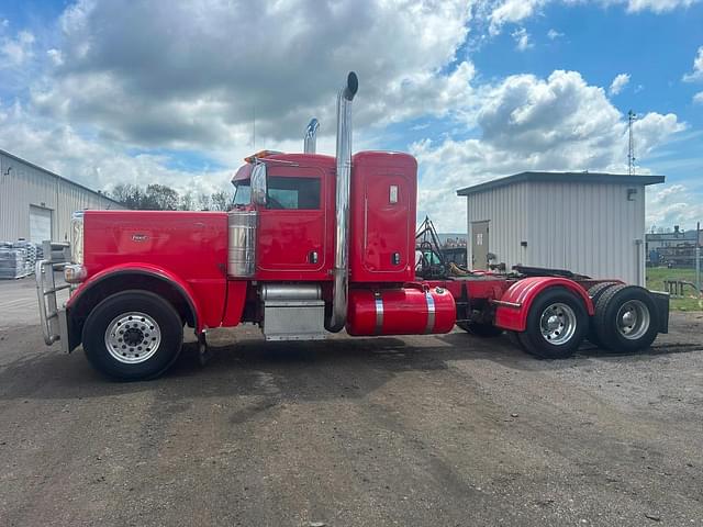 Image of Peterbilt 389 equipment image 1
