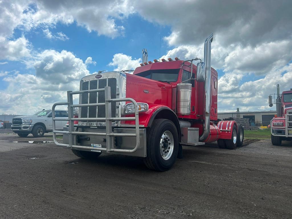 Image of Peterbilt 389 Primary image