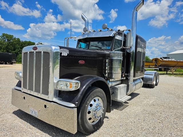 Image of Peterbilt 389 equipment image 1